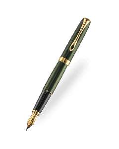 This Diplomat Excellence Evergreen Gold Trim Fountain Pen has the petal engraved onto the stainless steel nib. 