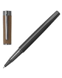 This Hugo Boss Corium Rollerball Pen in Chrome & Camel is made of brass and vegan PU leather. 