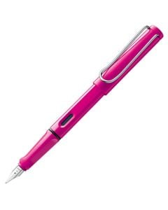 The LAMY pink fountain pen in the Safari collection has a flexible brass wire clip.
