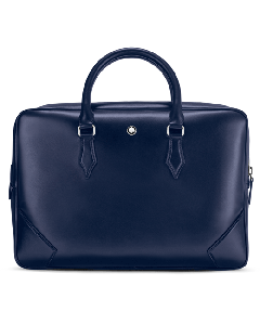 This Montblanc Meisterstück Document Case in Ink Blue is made out of plain calfskin leather.