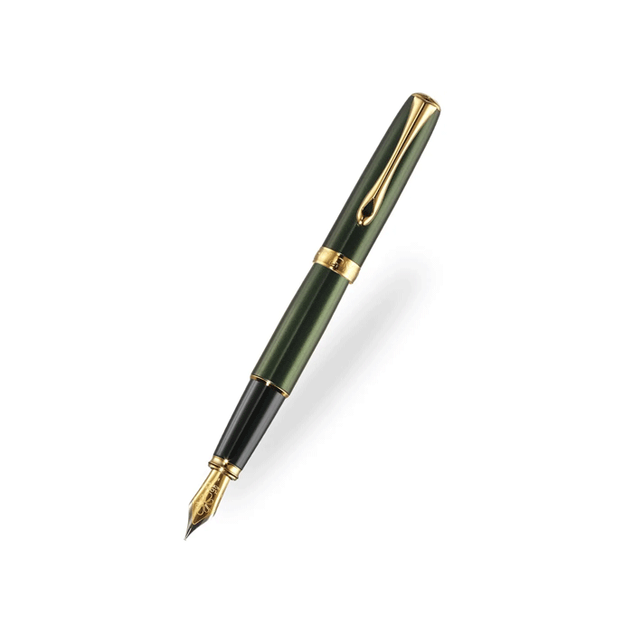 This Diplomat Excellence Evergreen Gold Trim Fountain Pen has the petal engraved onto the stainless steel nib. 