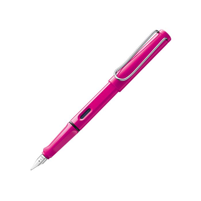 The LAMY pink fountain pen in the Safari collection has a flexible brass wire clip.