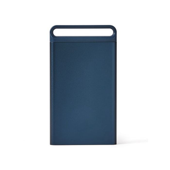 This Nomaday Navy Business Card Case was created by Lexon.