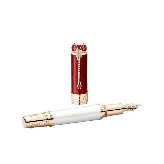 This Patron of Art Prince Albert 4810 Limited Edition Fountain Pen features special engravings on the cap.