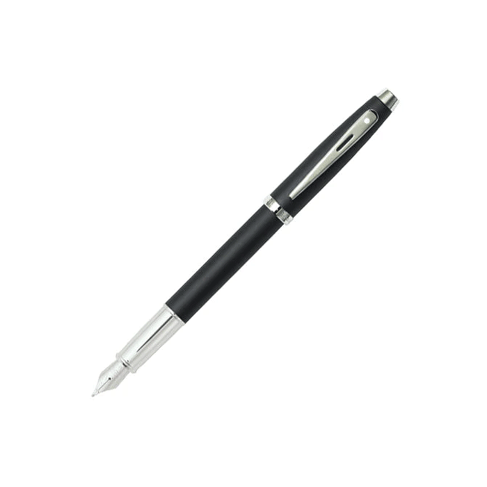This Sheaffer 100 Matte Black & Chrome Fountain Pen has been made with a matte black barrel and cap. 