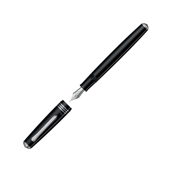 This Rich Black N°60 Fountain Pen has been designed by TIBALDI.